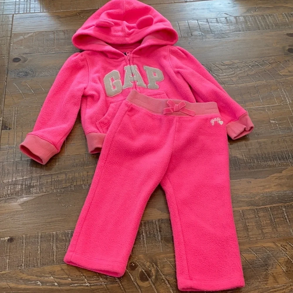 Gap pants and‎ hoodie hot pink